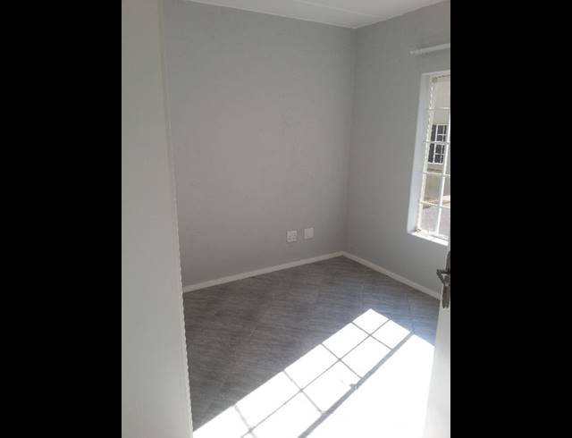2 BEDROOM PROPERTY TO RENT IN MOOIVALLEI PARK